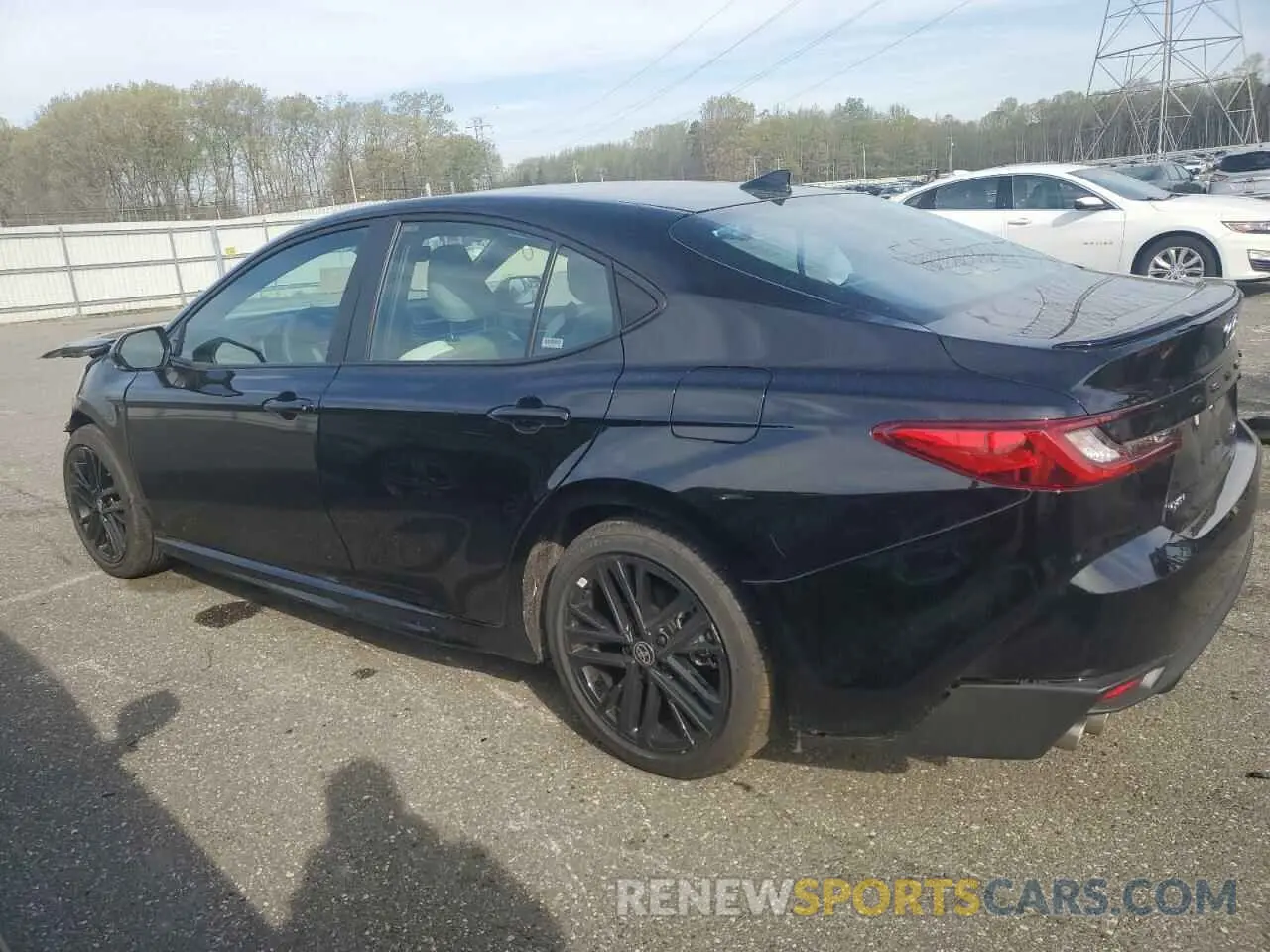 2 fotografías del automóvil dañado 4T1DAACK2SU102375 TOYOTA CAMRY 2025