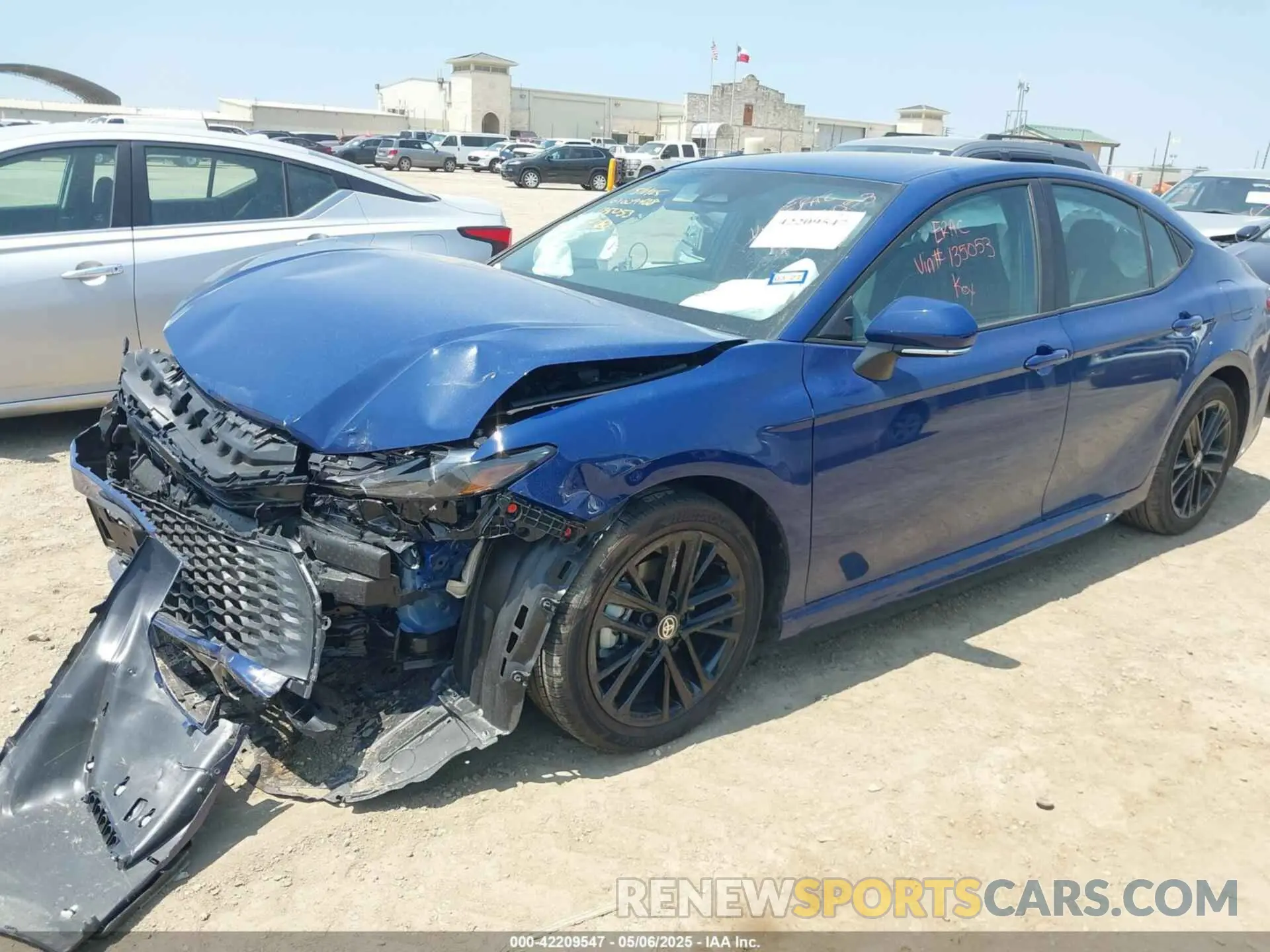 2 fotografías del automóvil dañado 4T1DAACK2SU135053 TOYOTA CAMRY 2025