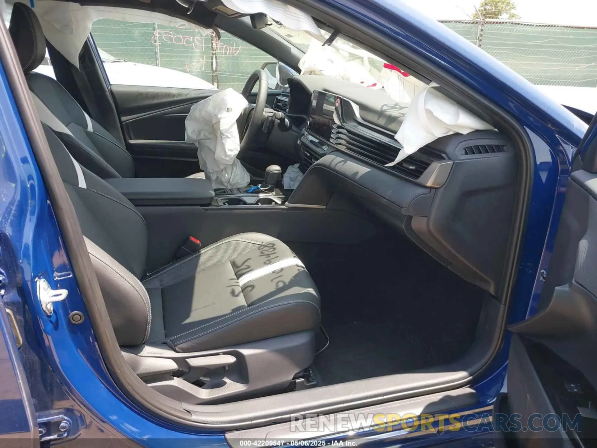 5 fotografías del automóvil dañado 4T1DAACK2SU135053 TOYOTA CAMRY 2025