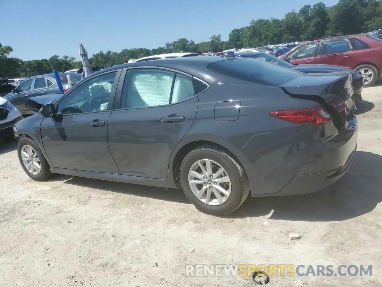 2 fotografías del automóvil dañado 4T1DAACK2SU506471 TOYOTA CAMRY 2025