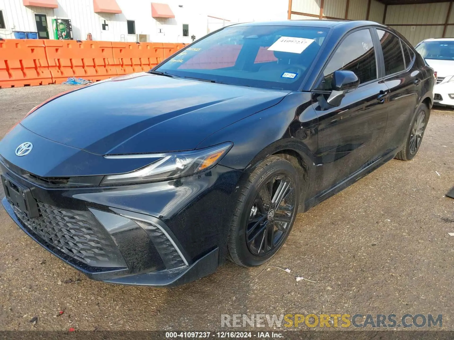 2 fotografías del automóvil dañado 4T1DAACK2SU521987 TOYOTA CAMRY 2025
