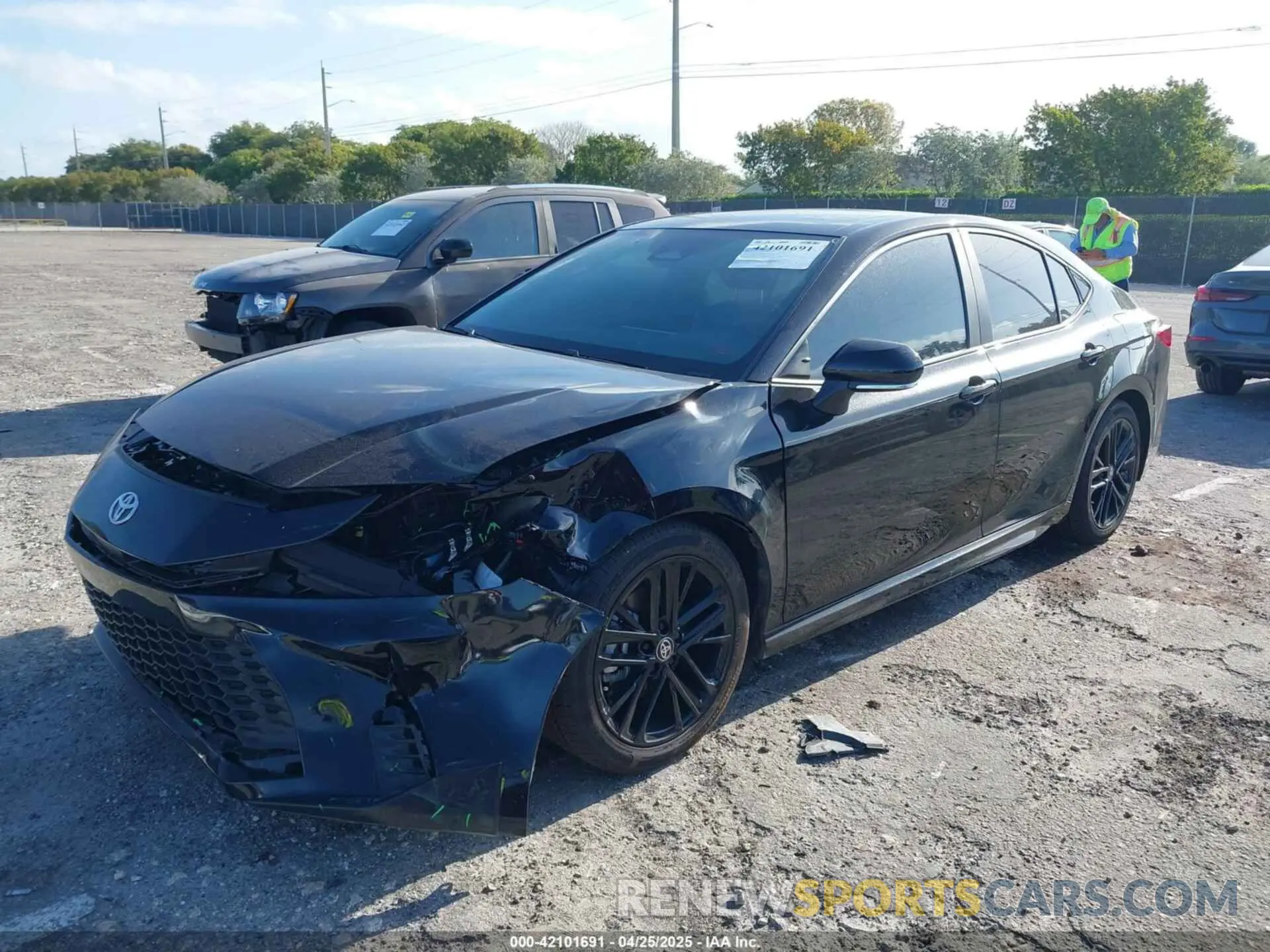 2 fotografías del automóvil dañado 4T1DAACK2SU545657 TOYOTA CAMRY 2025