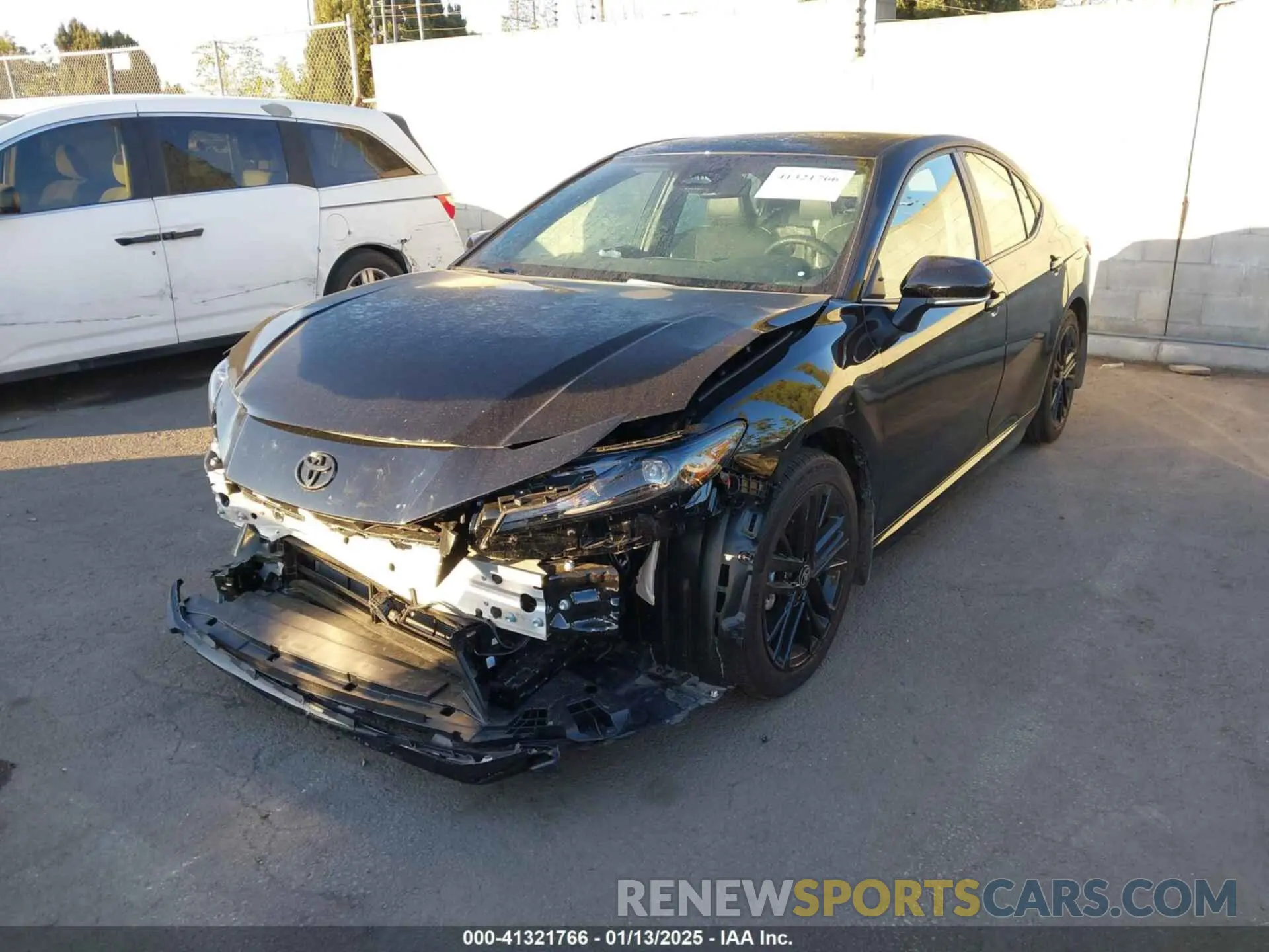 2 fotografías del automóvil dañado 4T1DAACK2SU550339 TOYOTA CAMRY 2025