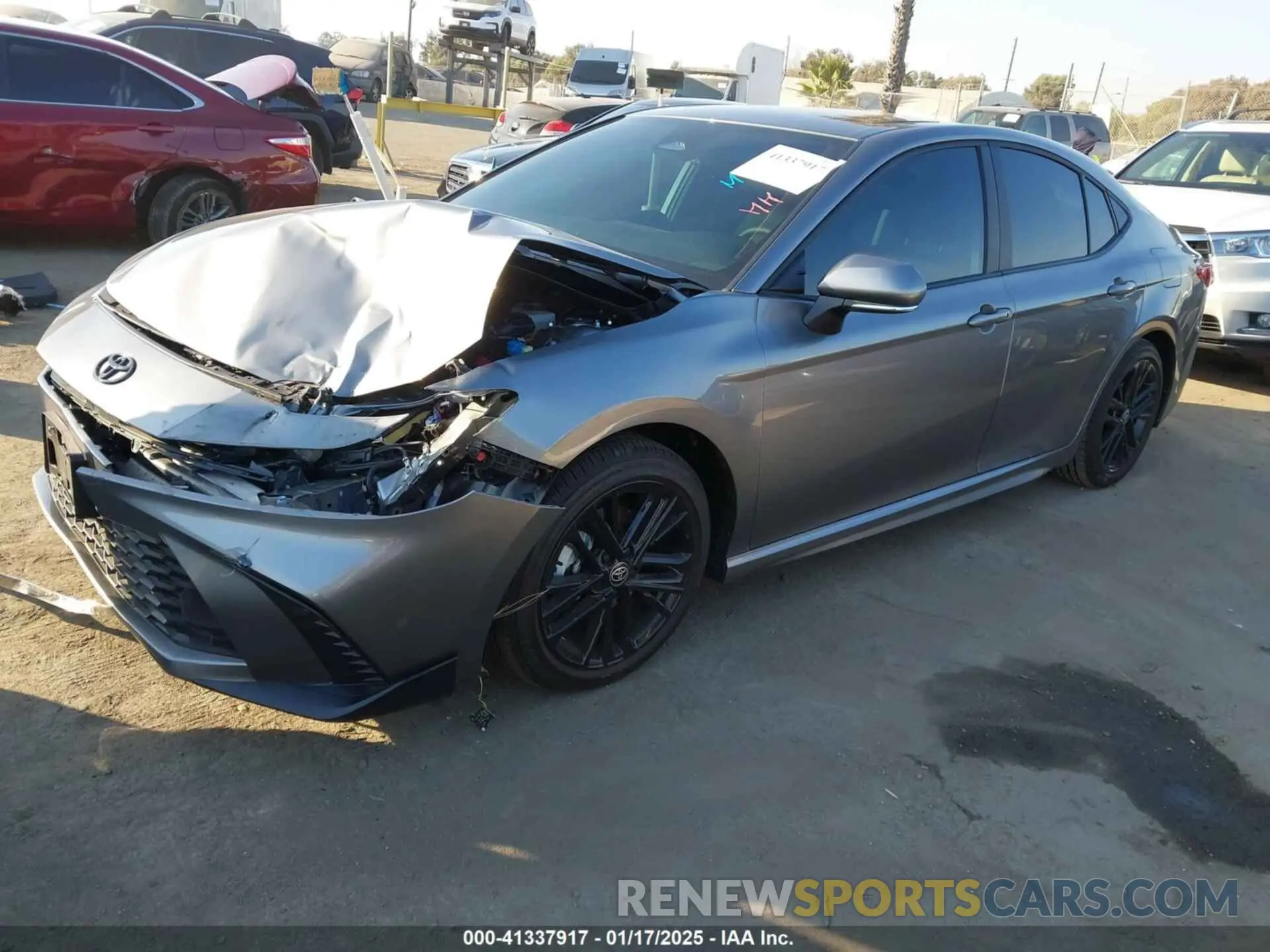 2 fotografías del automóvil dañado 4T1DAACK2SU556531 TOYOTA CAMRY 2025