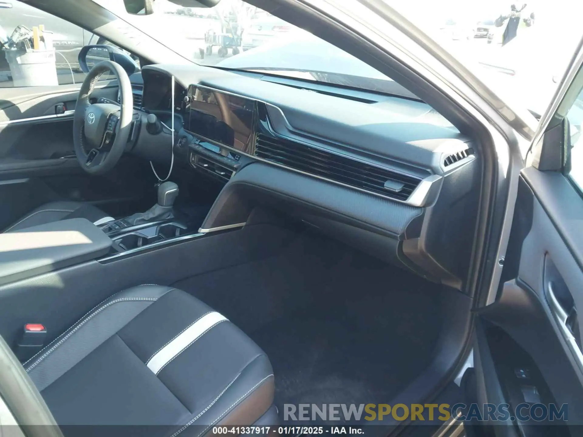 5 fotografías del automóvil dañado 4T1DAACK2SU556531 TOYOTA CAMRY 2025