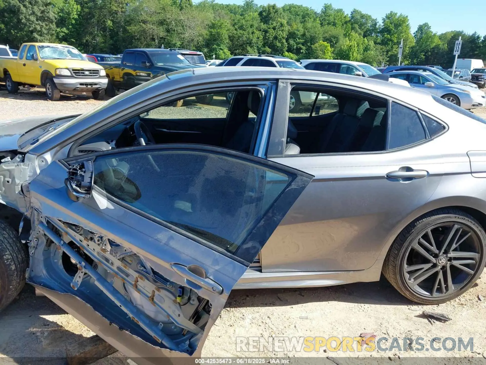 14 fotografías del automóvil dañado 4T1DAACK2SU559185 TOYOTA CAMRY 2025