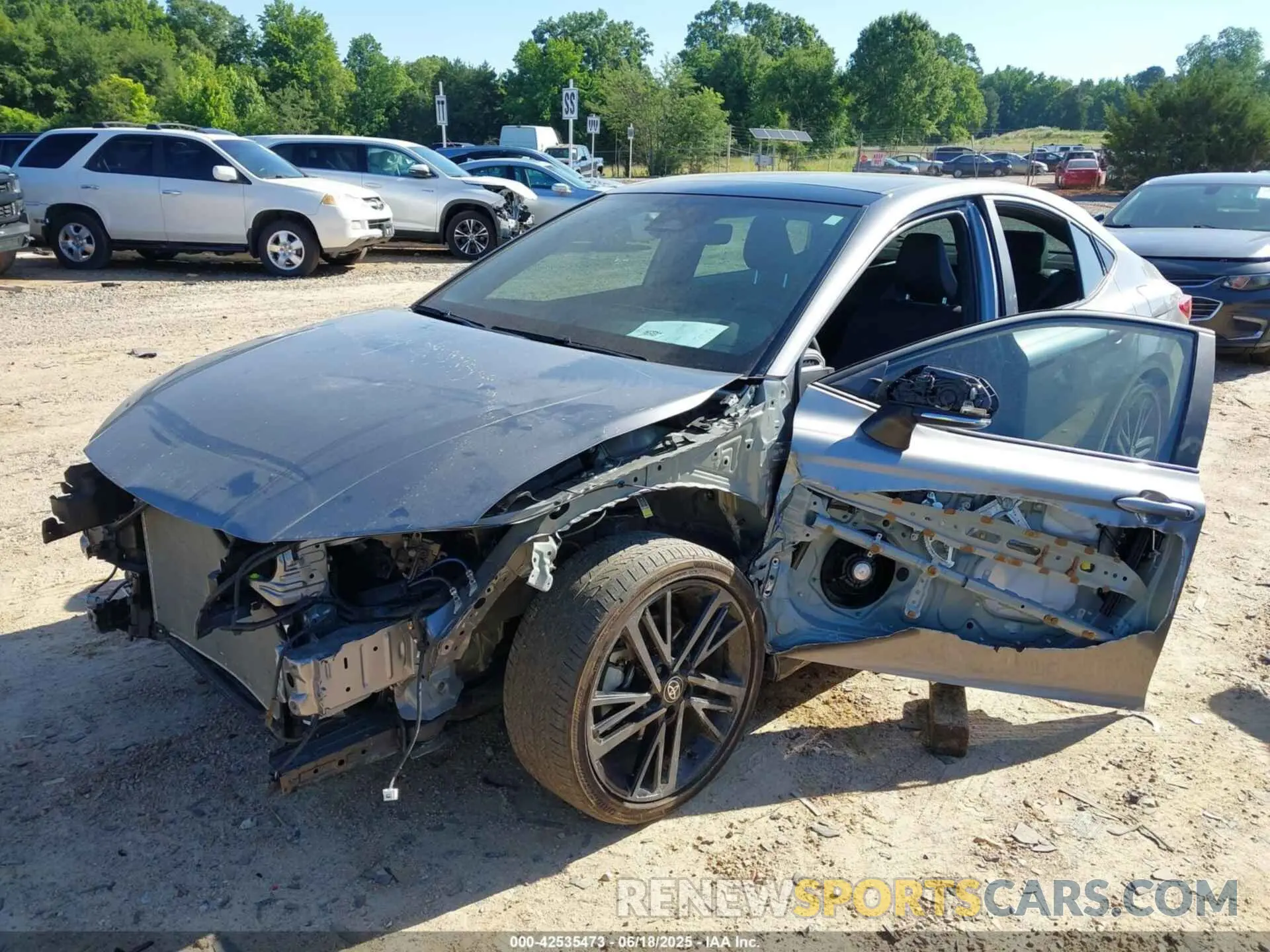 2 fotografías del automóvil dañado 4T1DAACK2SU559185 TOYOTA CAMRY 2025