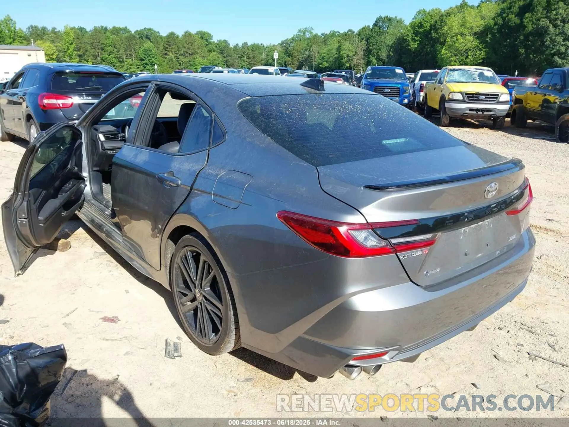 3 fotografías del automóvil dañado 4T1DAACK2SU559185 TOYOTA CAMRY 2025