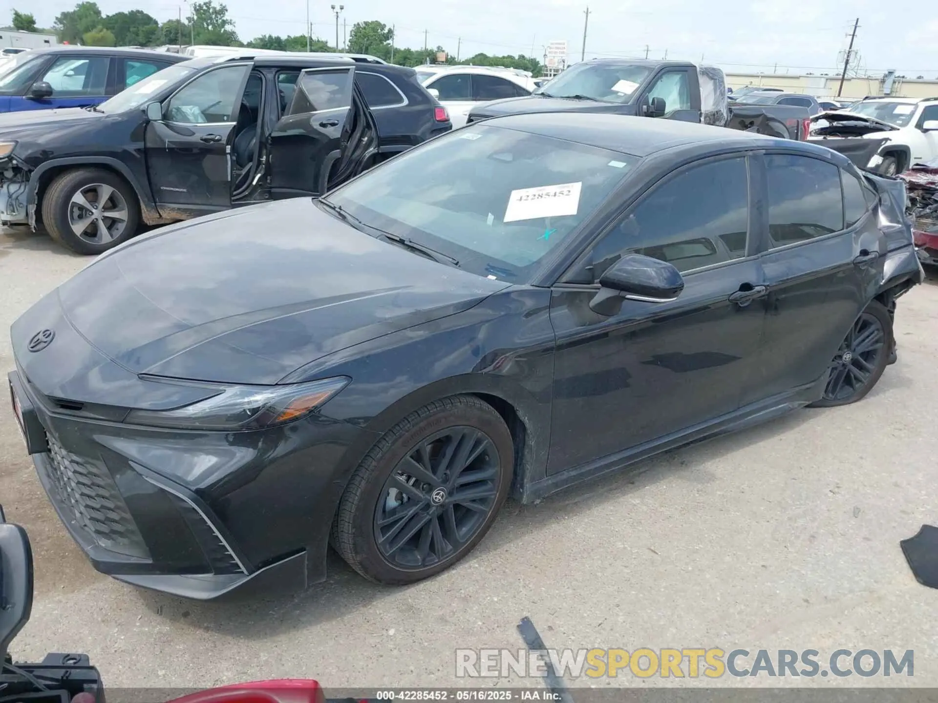 2 fotografías del automóvil dañado 4T1DAACK2SU581817 TOYOTA CAMRY 2025