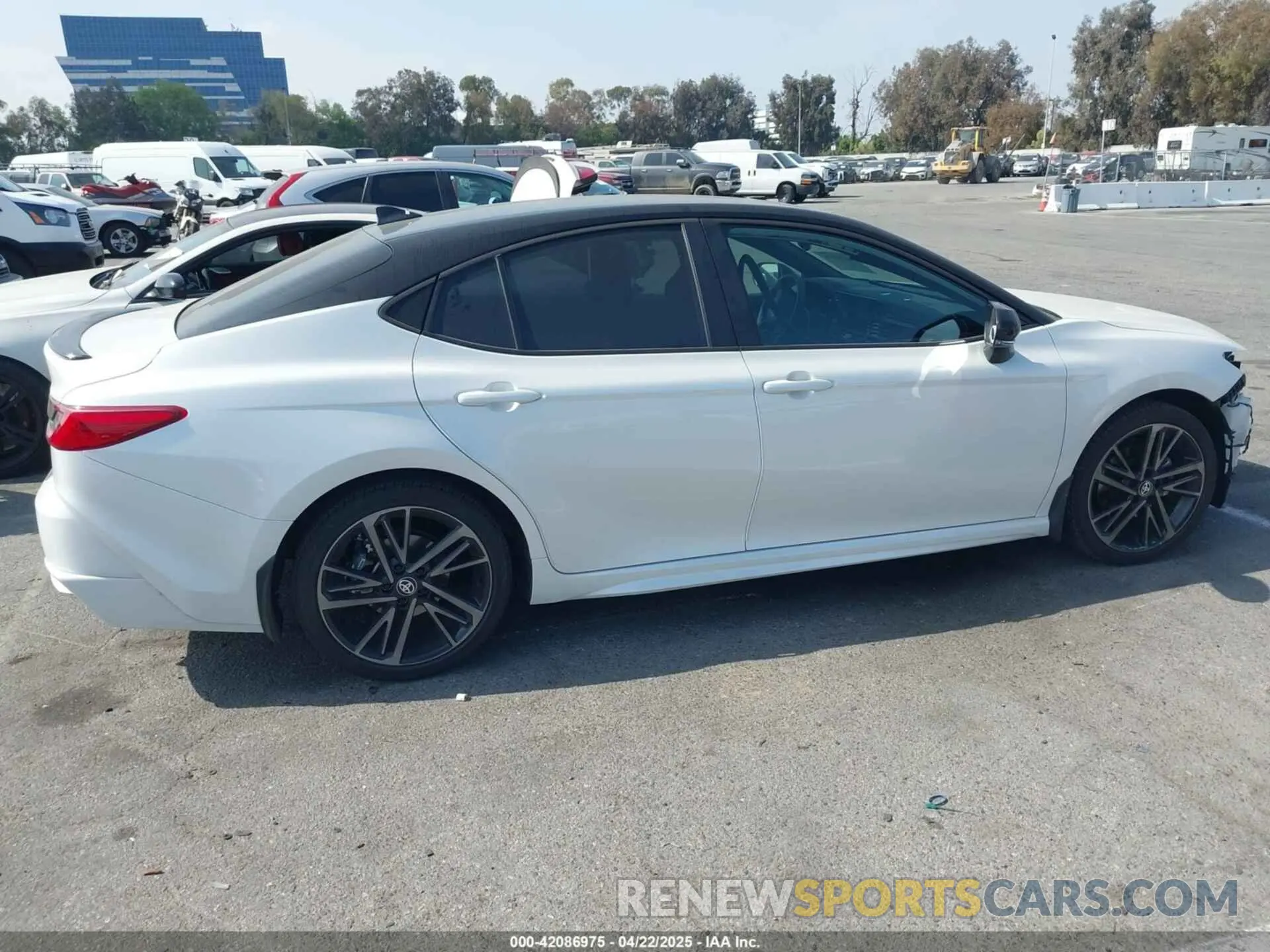14 fotografías del automóvil dañado 4T1DAACK3SU012006 TOYOTA CAMRY 2025