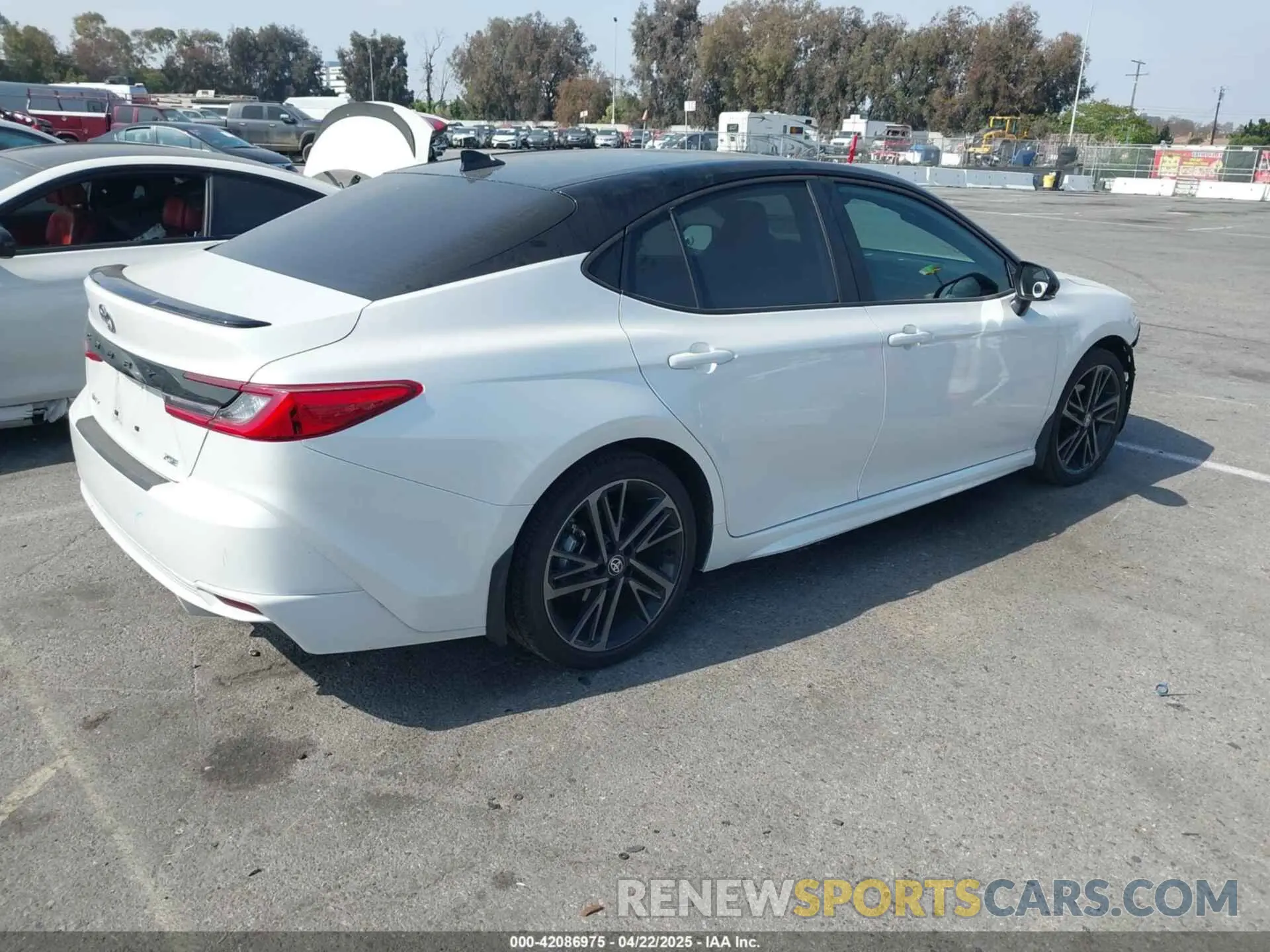 4 fotografías del automóvil dañado 4T1DAACK3SU012006 TOYOTA CAMRY 2025