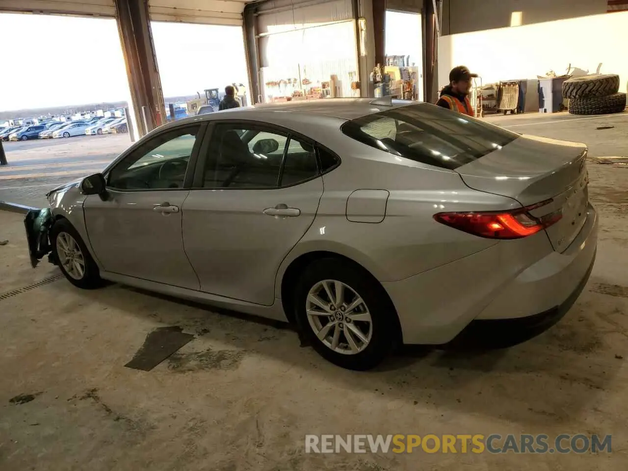 2 fotografías del automóvil dañado 4T1DAACK3SU031459 TOYOTA CAMRY 2025