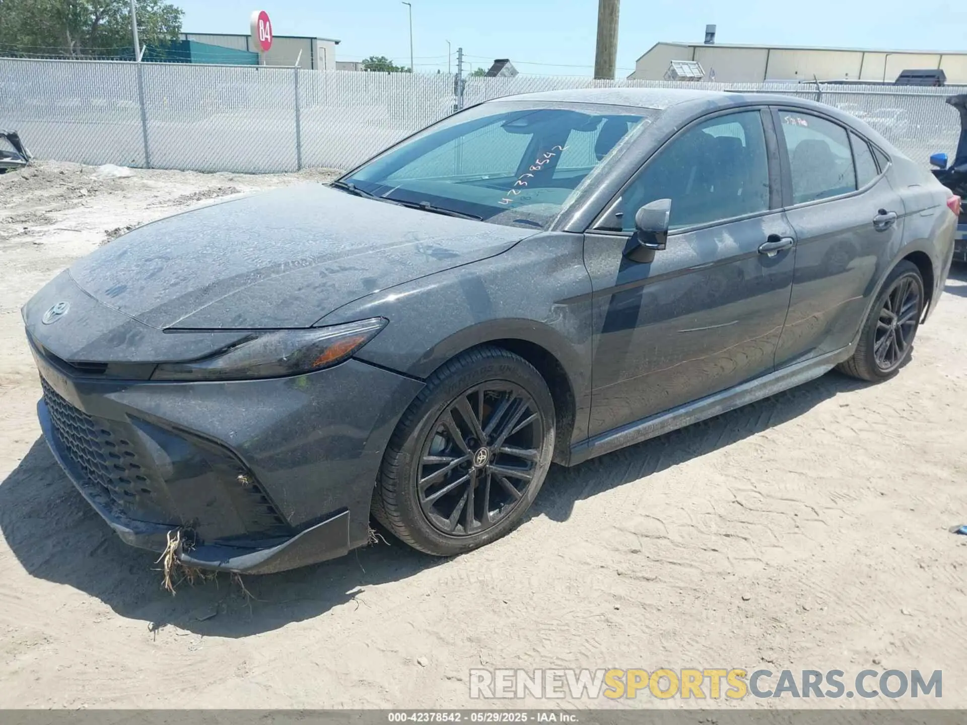 2 fotografías del automóvil dañado 4T1DAACK3SU060721 TOYOTA CAMRY 2025