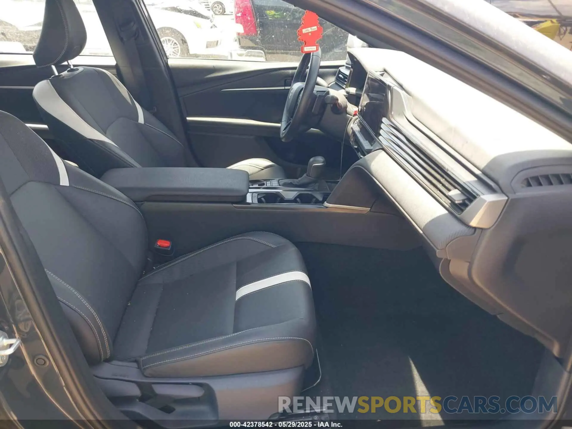 5 fotografías del automóvil dañado 4T1DAACK3SU060721 TOYOTA CAMRY 2025