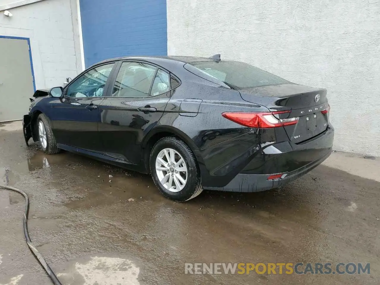 2 fotografías del automóvil dañado 4T1DAACK3SU501585 TOYOTA CAMRY 2025