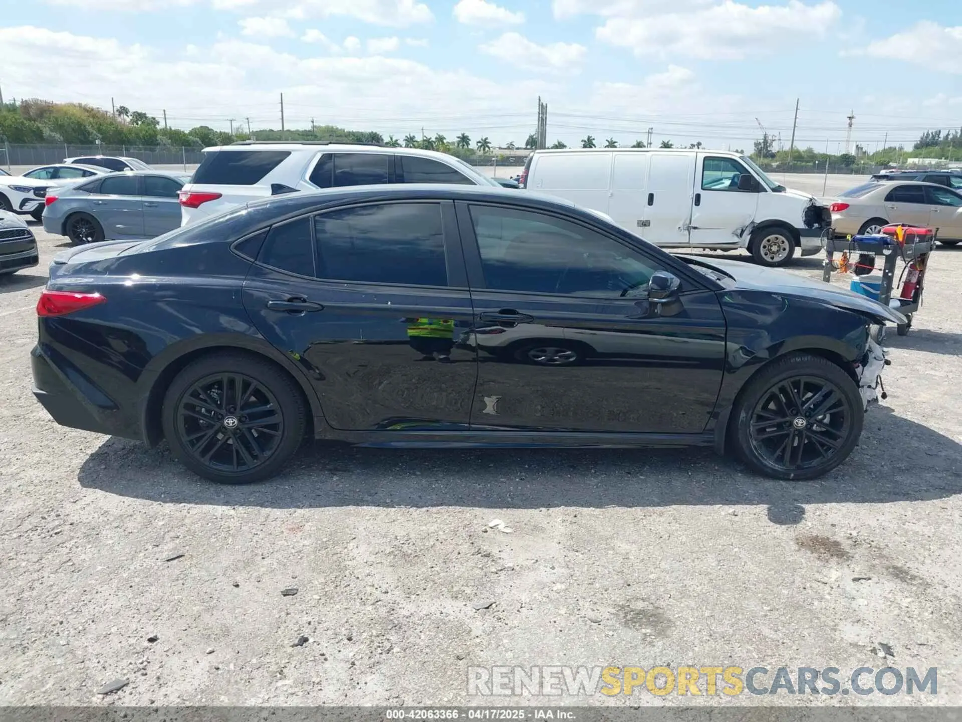 14 fotografías del automóvil dañado 4T1DAACK3SU521125 TOYOTA CAMRY 2025