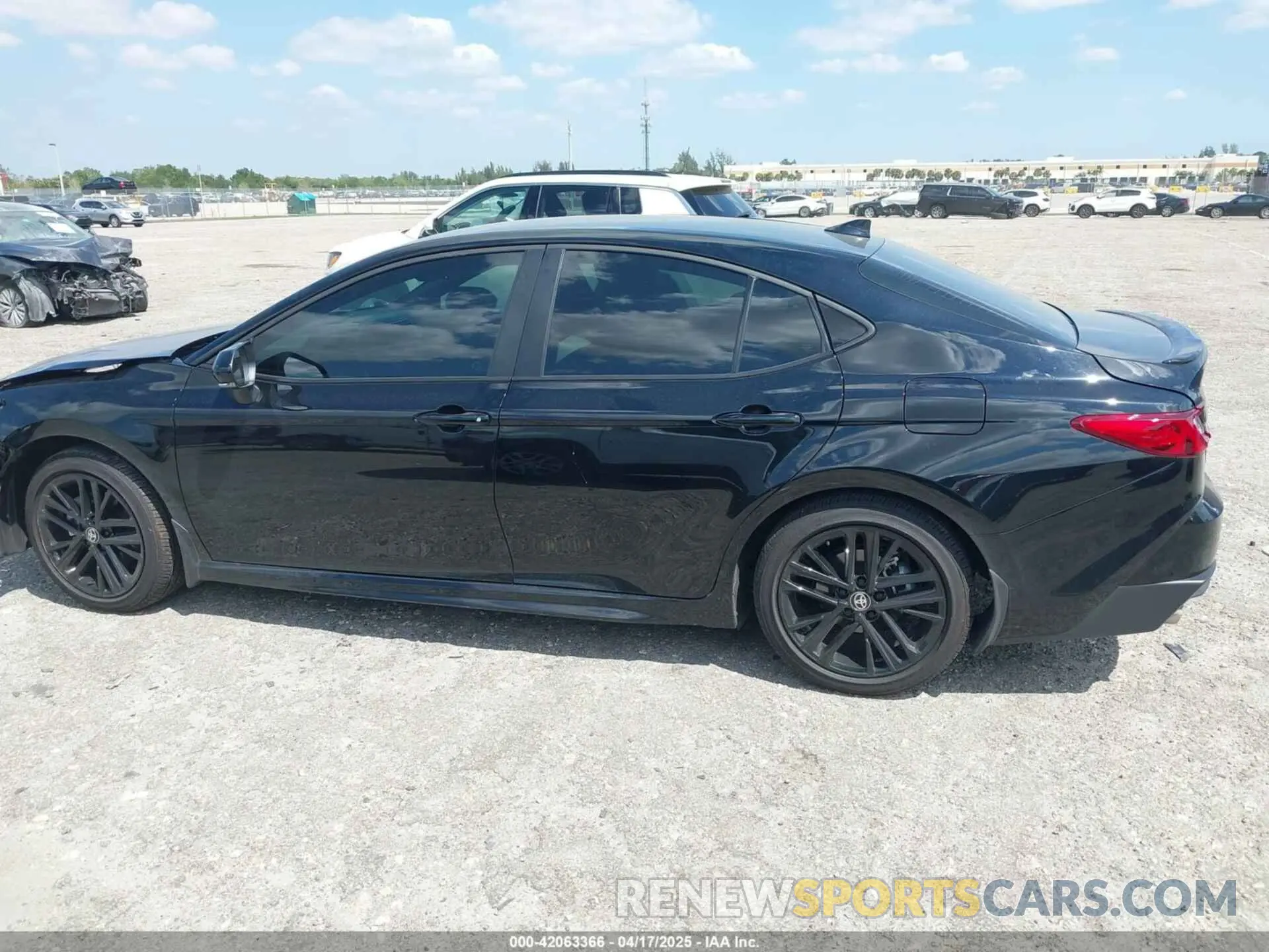 15 fotografías del automóvil dañado 4T1DAACK3SU521125 TOYOTA CAMRY 2025