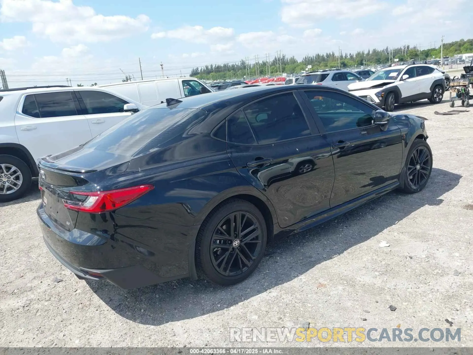 4 fotografías del automóvil dañado 4T1DAACK3SU521125 TOYOTA CAMRY 2025