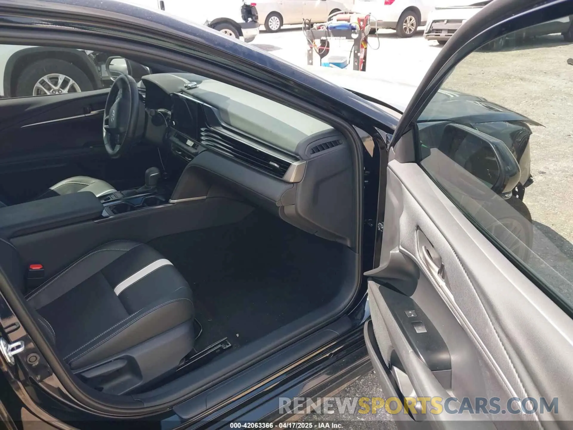 5 fotografías del automóvil dañado 4T1DAACK3SU521125 TOYOTA CAMRY 2025