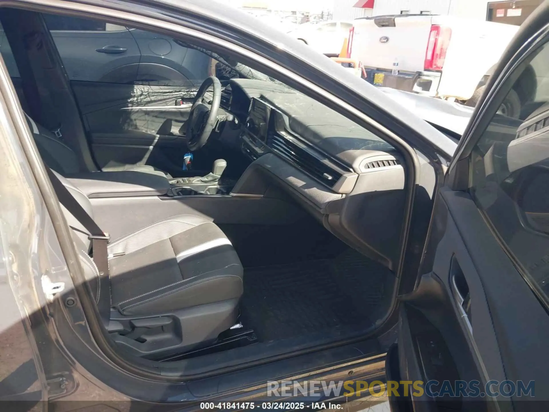 5 fotografías del automóvil dañado 4T1DAACK3SU539317 TOYOTA CAMRY 2025