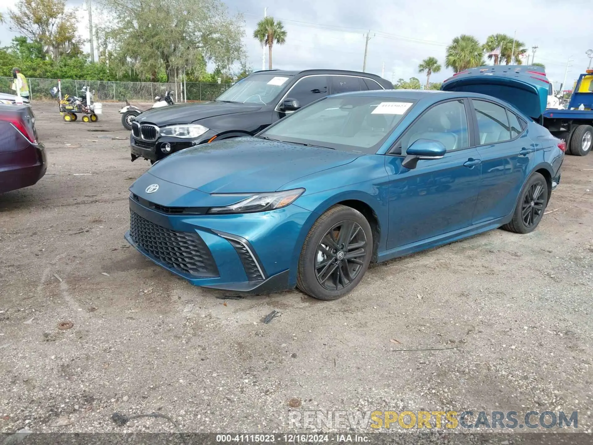 2 fotografías del automóvil dañado 4T1DAACK3SU545599 TOYOTA CAMRY 2025