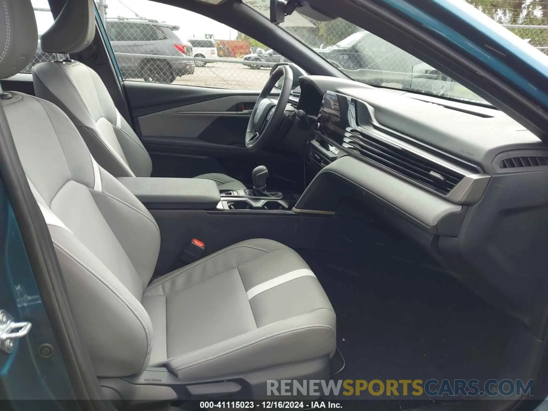 5 fotografías del automóvil dañado 4T1DAACK3SU545599 TOYOTA CAMRY 2025