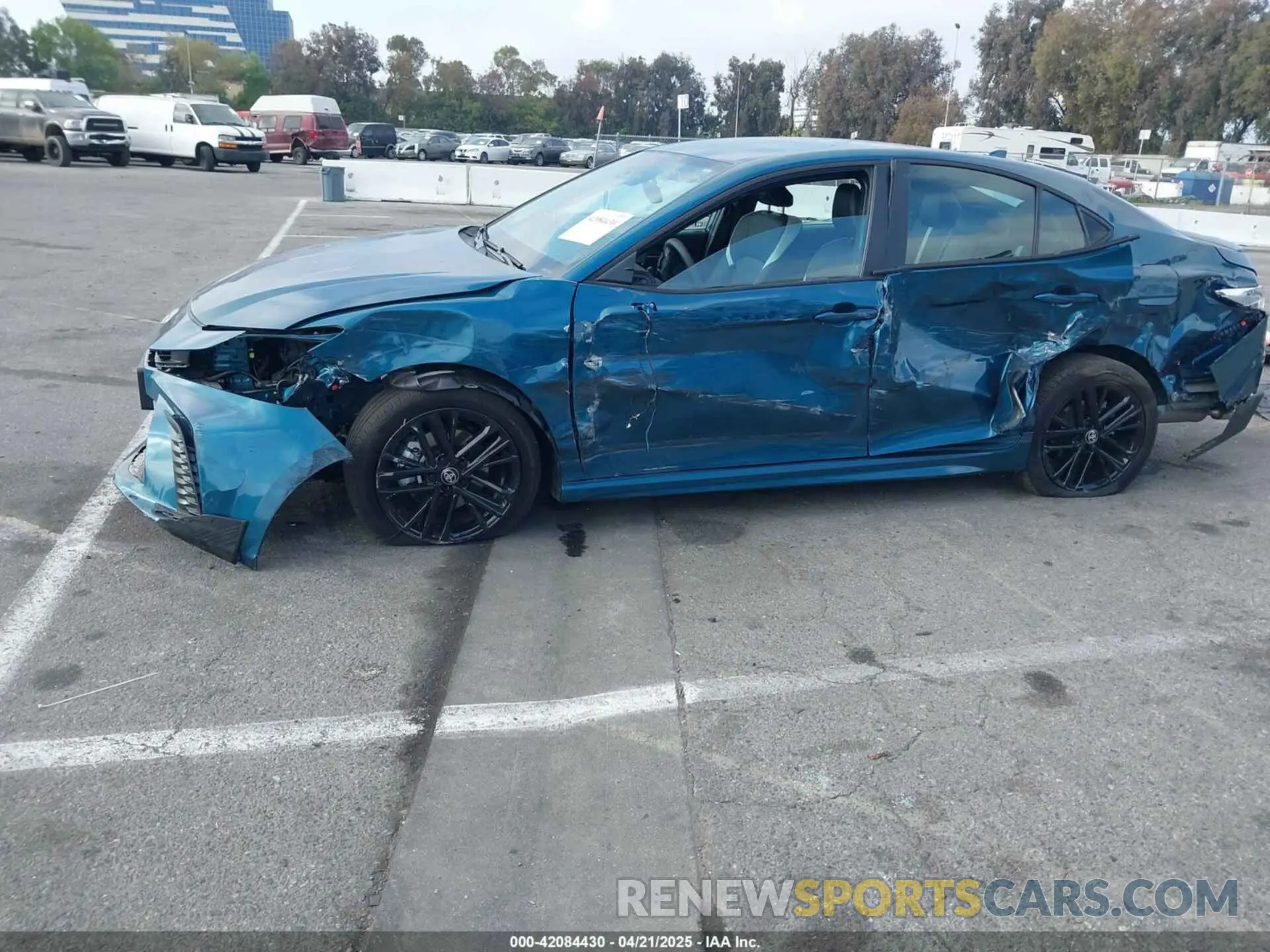 14 fotografías del automóvil dañado 4T1DAACK3SU571104 TOYOTA CAMRY 2025