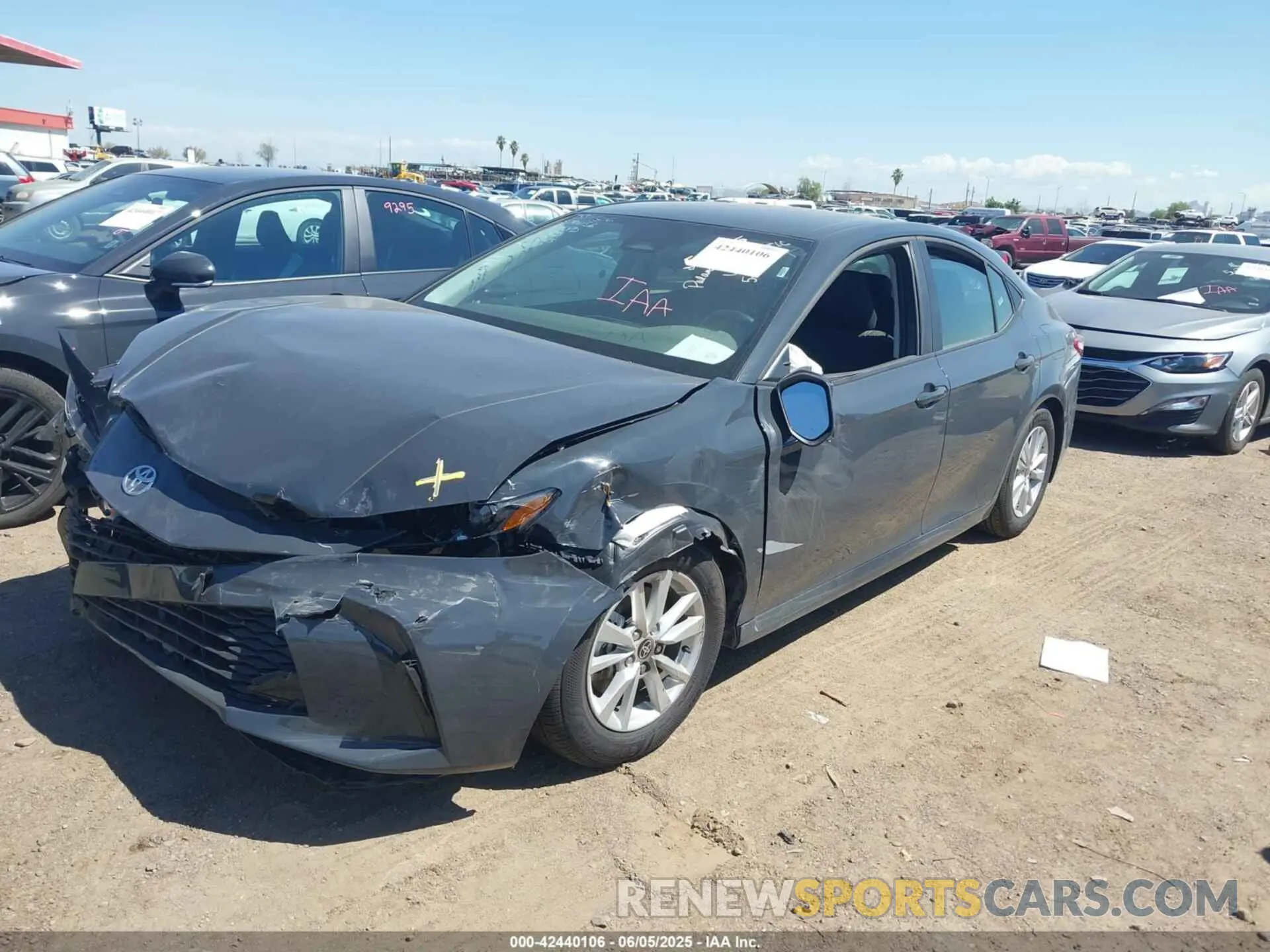 2 fotografías del automóvil dañado 4T1DAACK3SU579056 TOYOTA CAMRY 2025