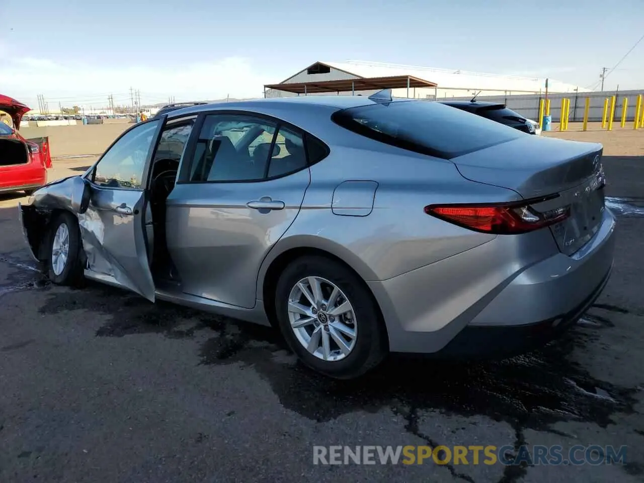 2 fotografías del automóvil dañado 4T1DAACK4SU028053 TOYOTA CAMRY 2025