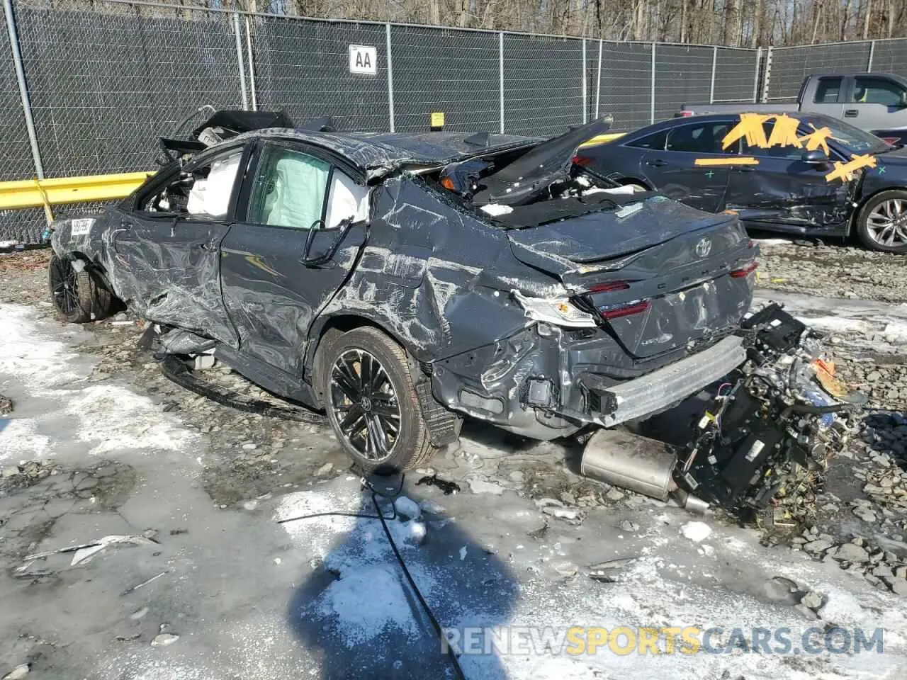 2 fotografías del automóvil dañado 4T1DAACK4SU046049 TOYOTA CAMRY 2025