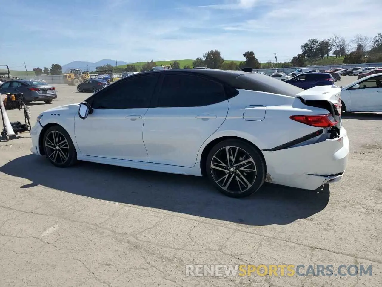 2 fotografías del automóvil dañado 4T1DAACK4SU049257 TOYOTA CAMRY 2025