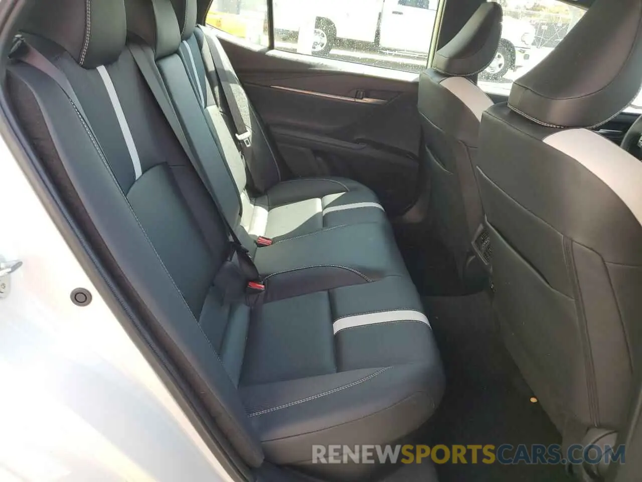 10 fotografías del automóvil dañado 4T1DAACK4SU098152 TOYOTA CAMRY 2025