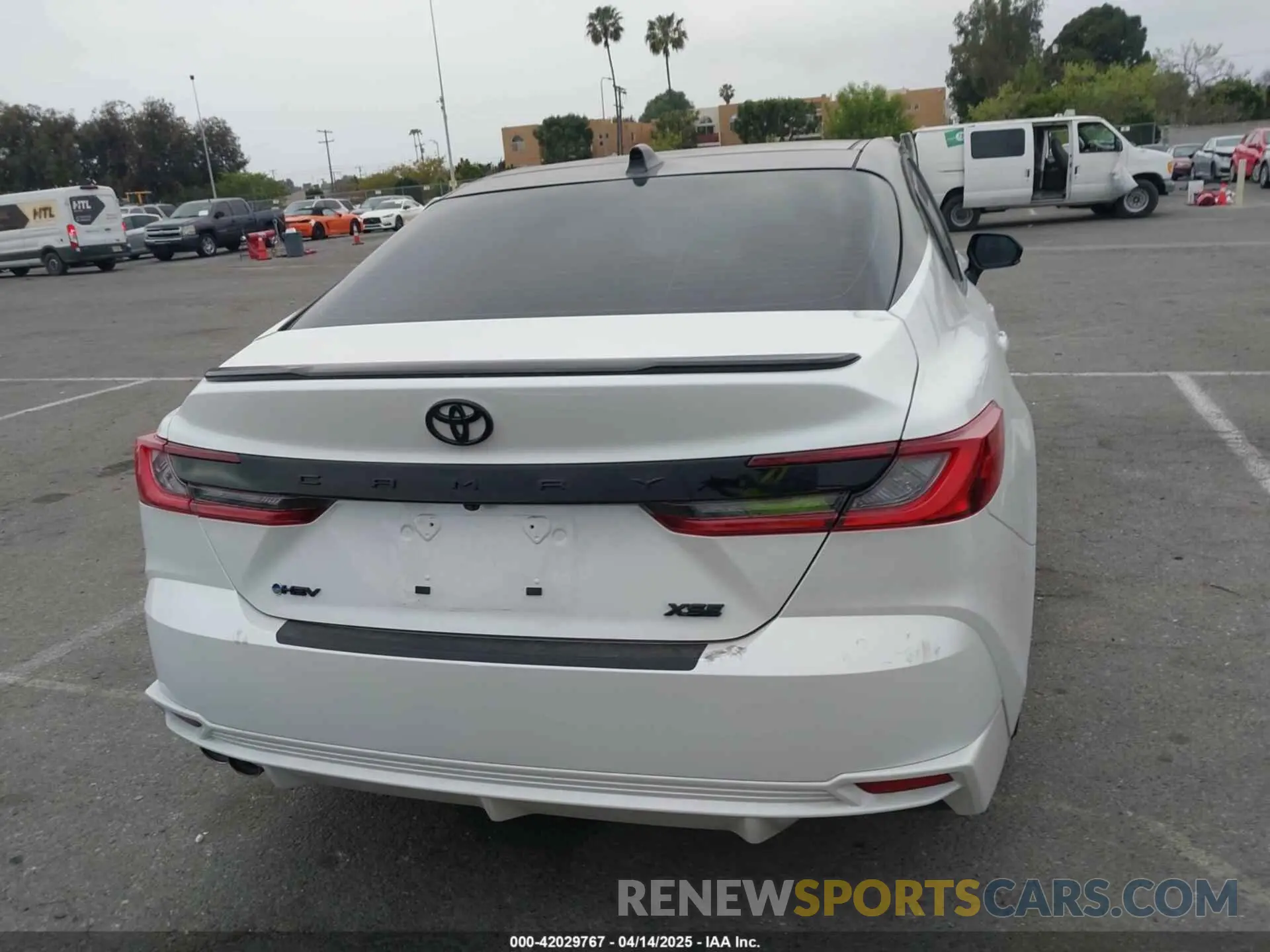 16 fotografías del automóvil dañado 4T1DAACK4SU104192 TOYOTA CAMRY 2025