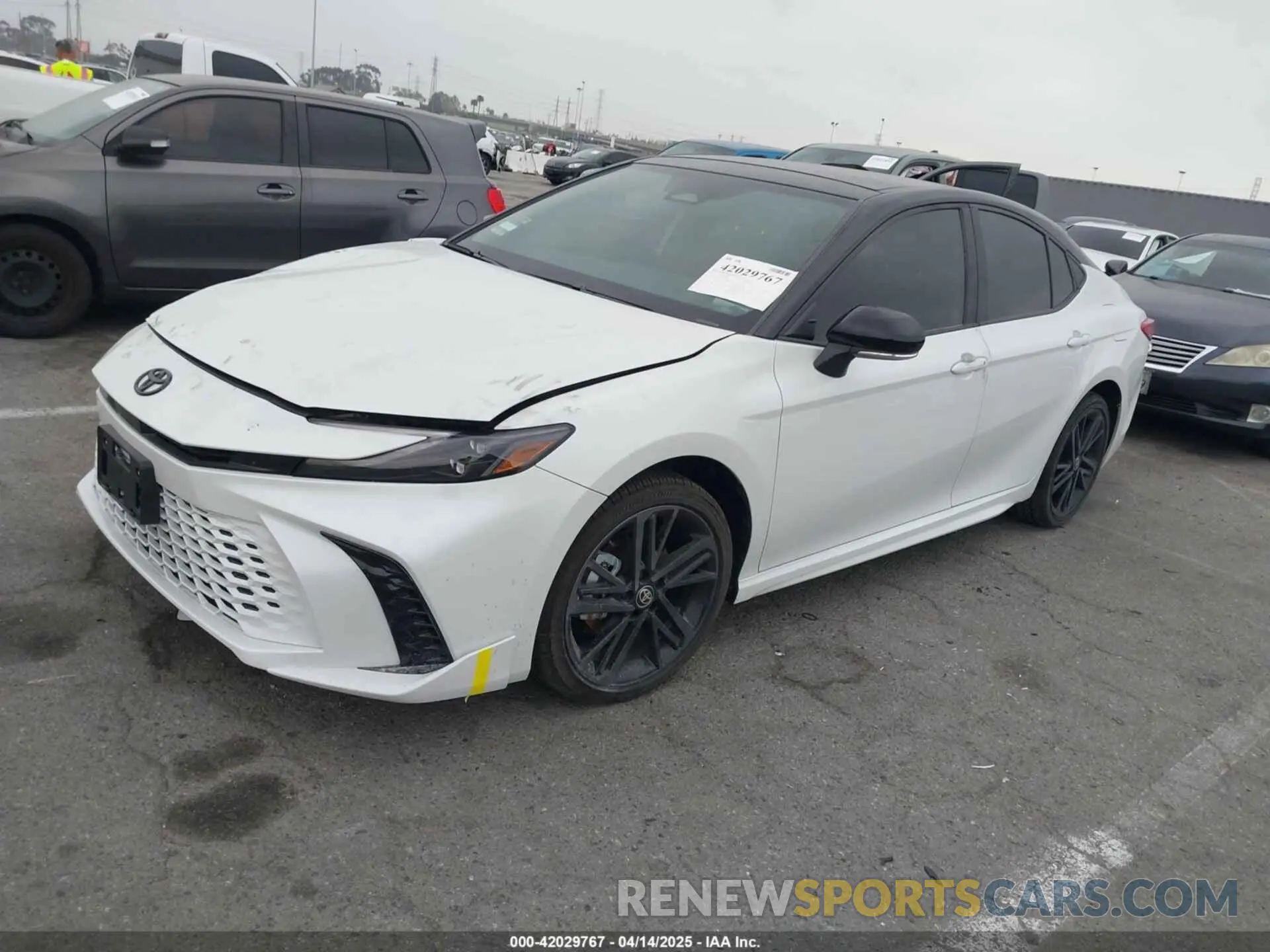 2 fotografías del automóvil dañado 4T1DAACK4SU104192 TOYOTA CAMRY 2025