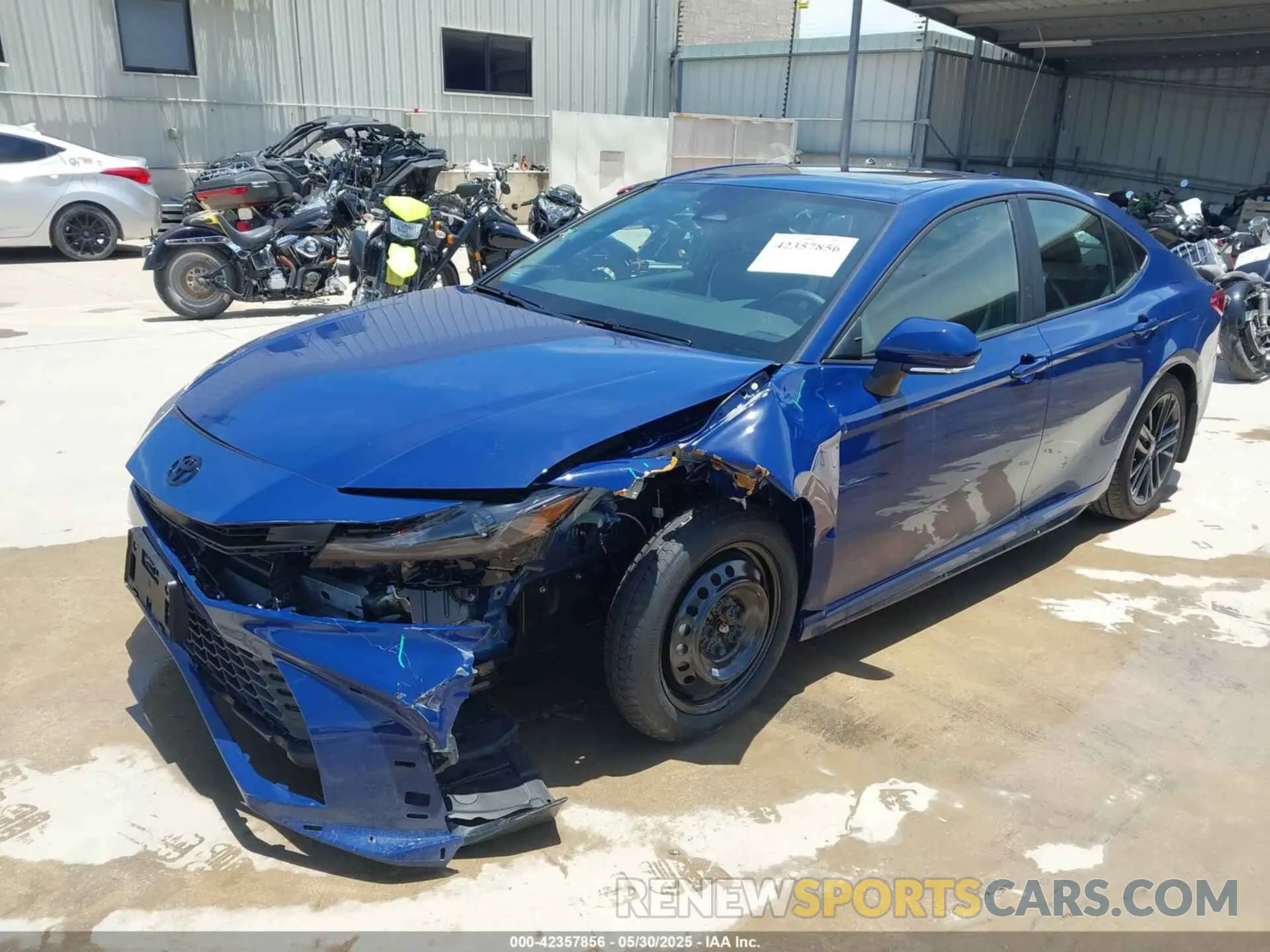 2 fotografías del automóvil dañado 4T1DAACK4SU145535 TOYOTA CAMRY 2025