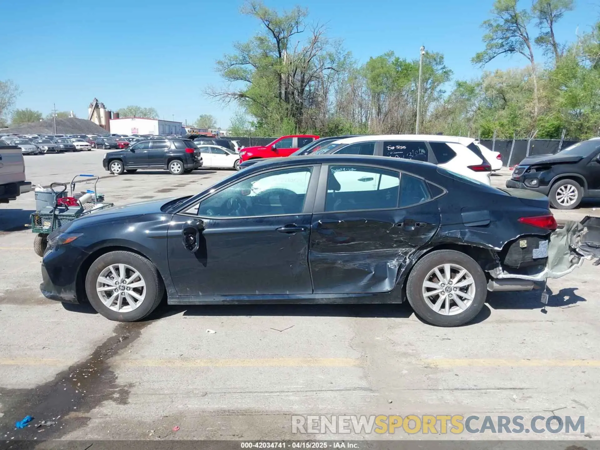 15 fotografías del automóvil dañado 4T1DAACK4SU513633 TOYOTA CAMRY 2025