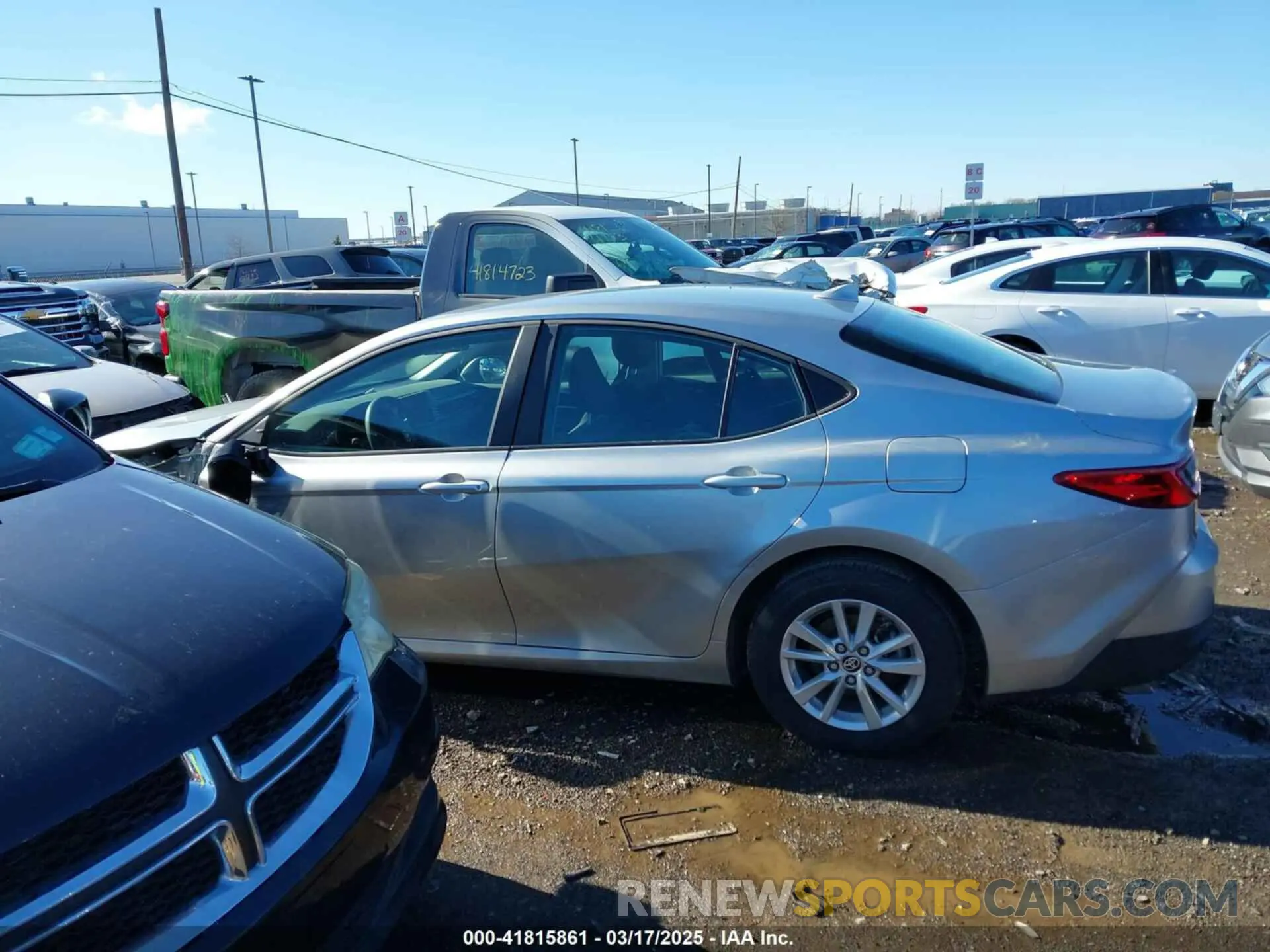14 fotografías del automóvil dañado 4T1DAACK4SU517617 TOYOTA CAMRY 2025
