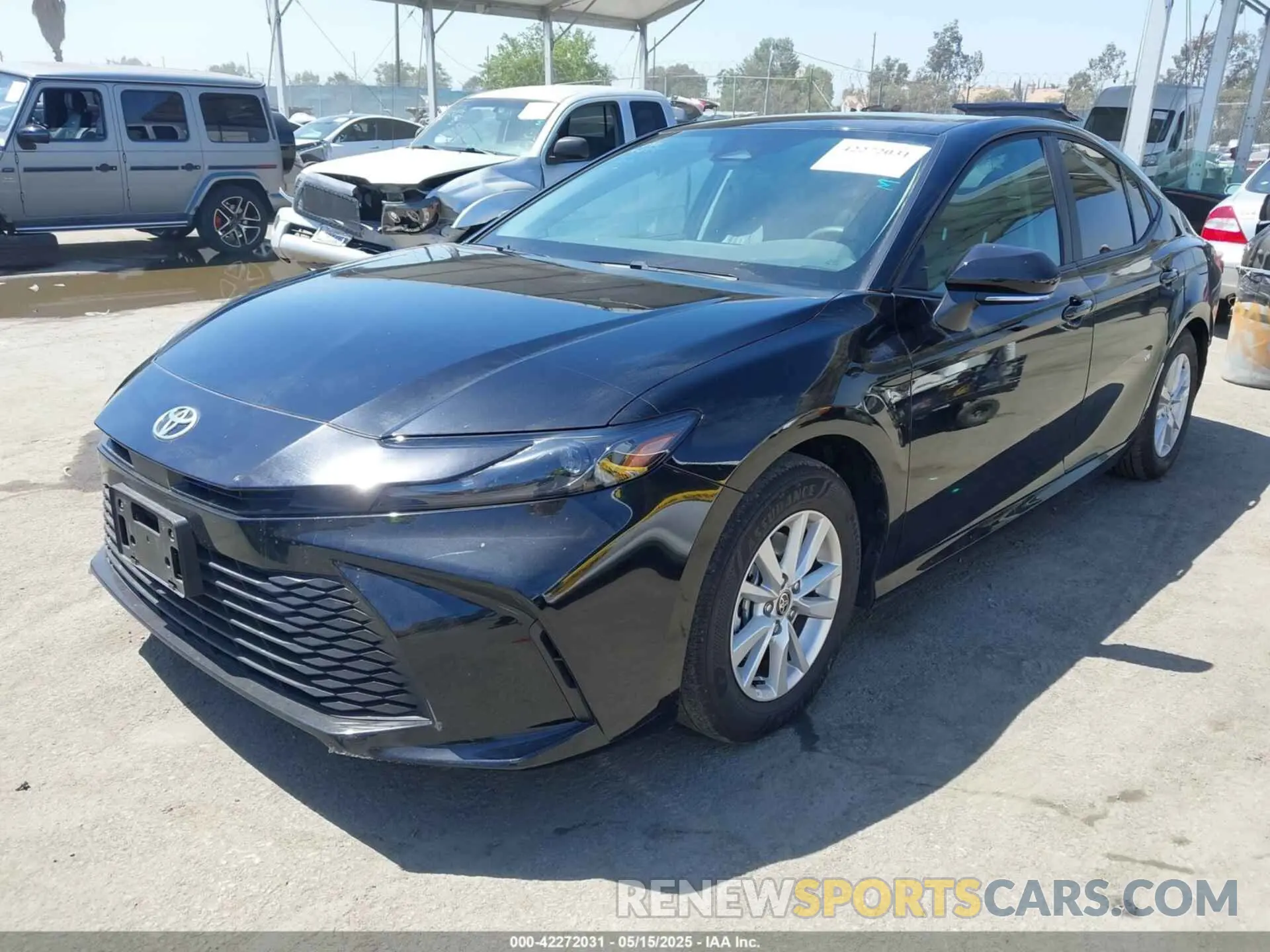 2 fotografías del automóvil dañado 4T1DAACK4SU521358 TOYOTA CAMRY 2025