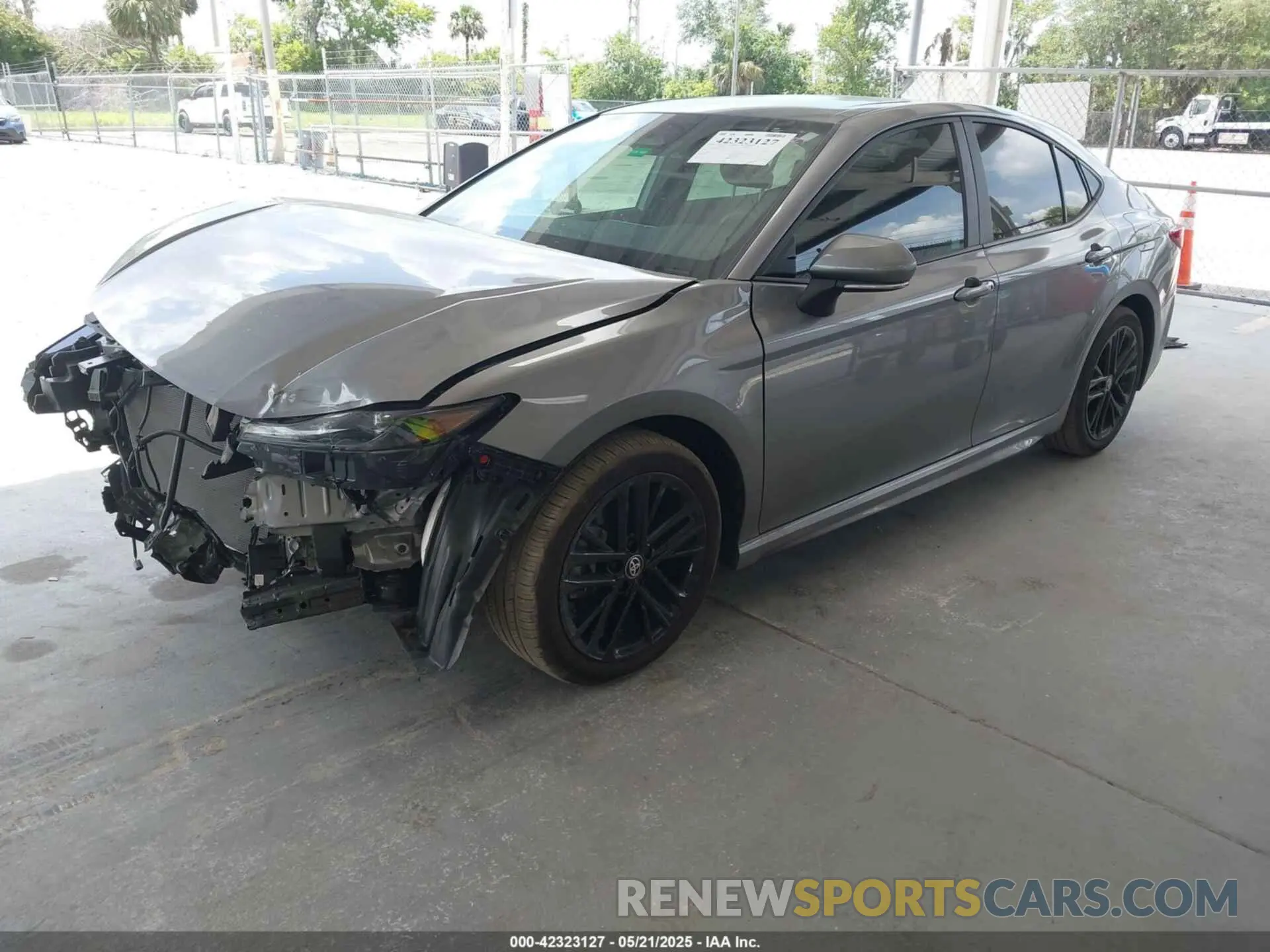 2 fotografías del automóvil dañado 4T1DAACK4SU530349 TOYOTA CAMRY 2025