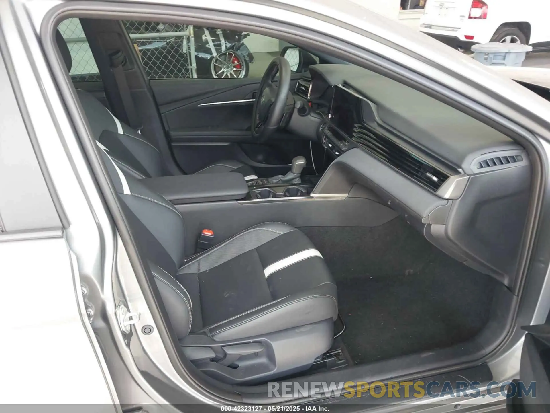 5 fotografías del automóvil dañado 4T1DAACK4SU530349 TOYOTA CAMRY 2025