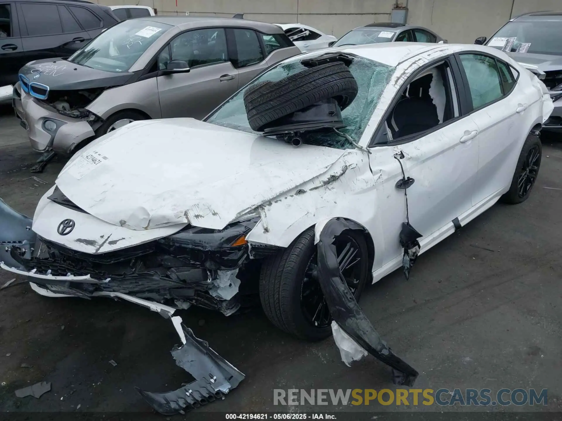 2 fotografías del automóvil dañado 4T1DAACK4SU557518 TOYOTA CAMRY 2025