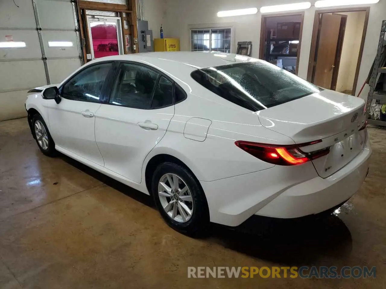 2 fotografías del automóvil dañado 4T1DAACK4SU574383 TOYOTA CAMRY 2025