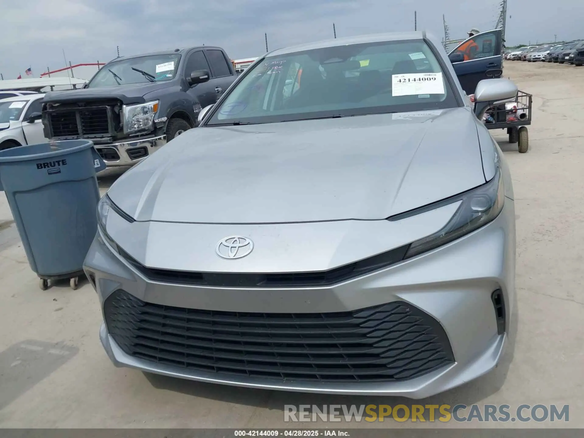 12 fotografías del automóvil dañado 4T1DAACK5SU000942 TOYOTA CAMRY 2025
