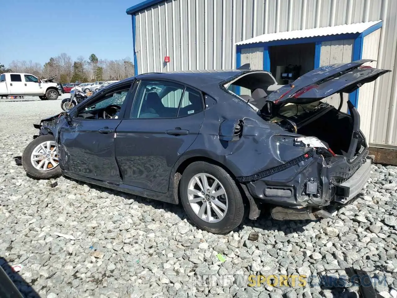 2 fotografías del automóvil dañado 4T1DAACK5SU001475 TOYOTA CAMRY 2025