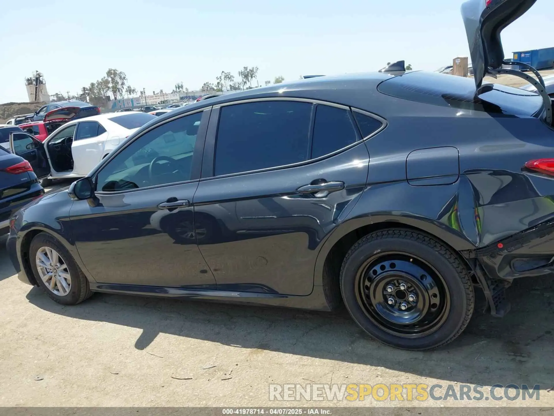 15 fotografías del automóvil dañado 4T1DAACK5SU008796 TOYOTA CAMRY 2025
