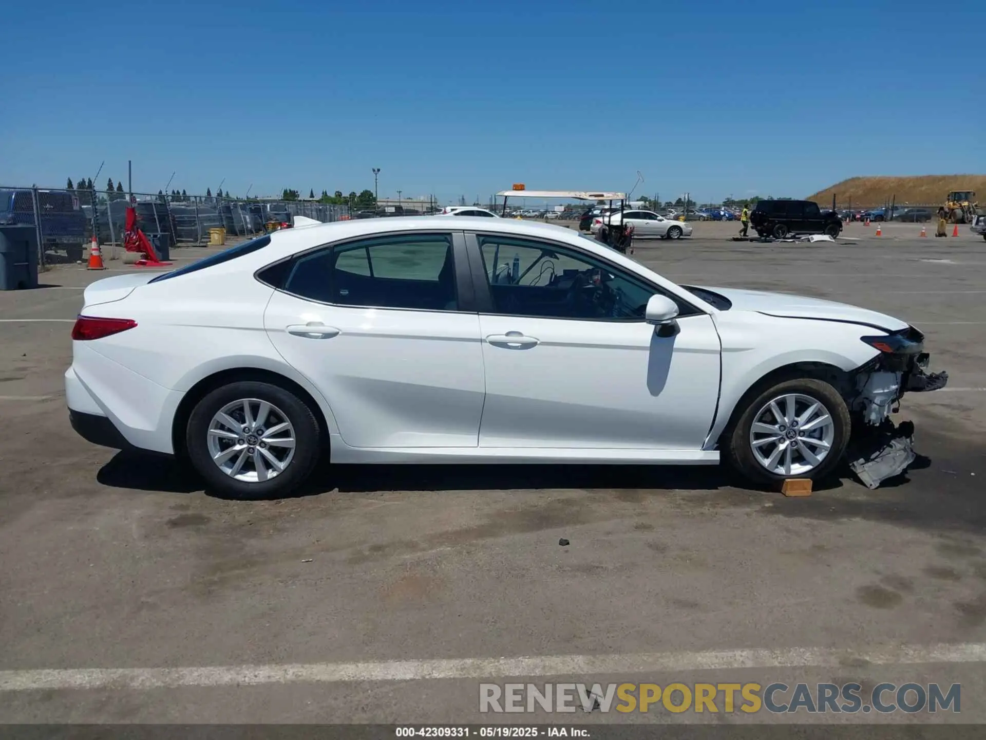 14 fotografías del automóvil dañado 4T1DAACK5SU038879 TOYOTA CAMRY 2025