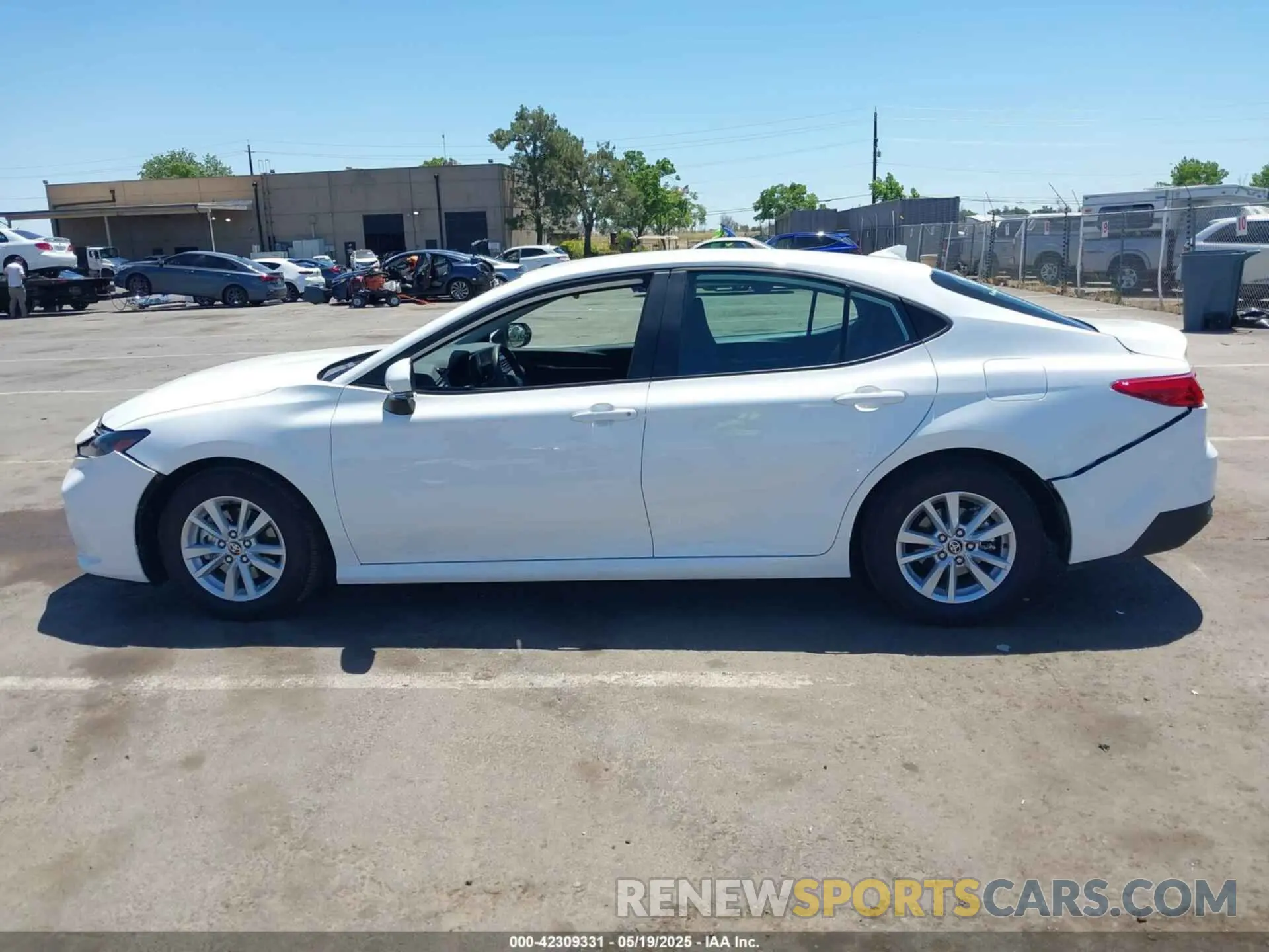 15 fotografías del automóvil dañado 4T1DAACK5SU038879 TOYOTA CAMRY 2025