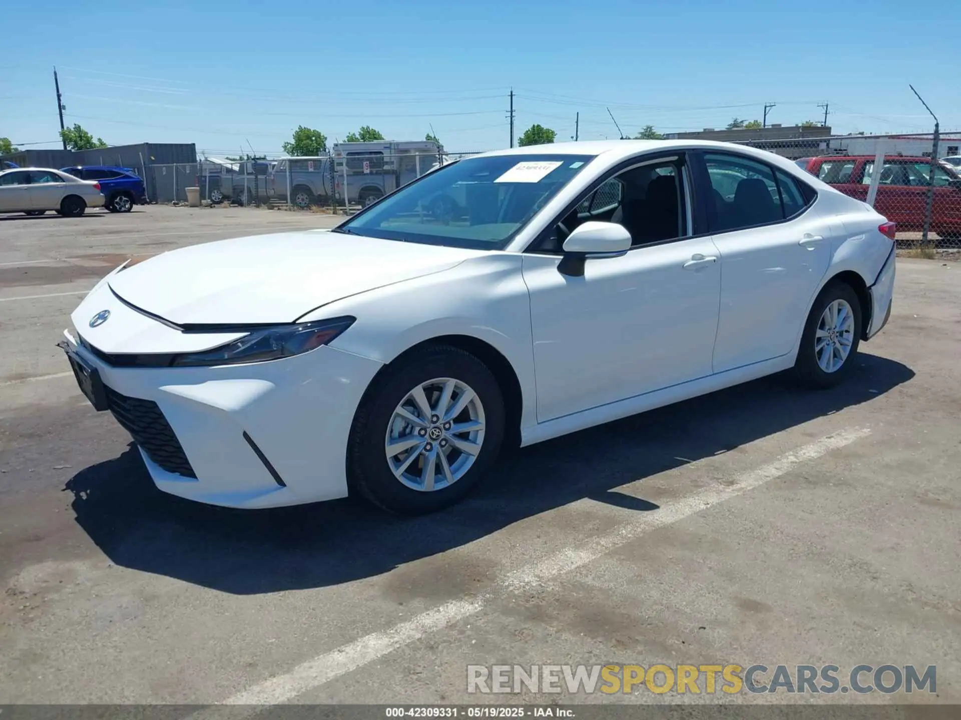 2 fotografías del automóvil dañado 4T1DAACK5SU038879 TOYOTA CAMRY 2025