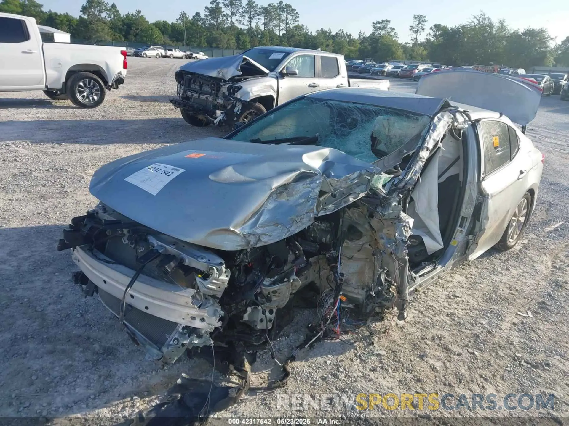 2 fotografías del automóvil dañado 4T1DAACK5SU046593 TOYOTA CAMRY 2025