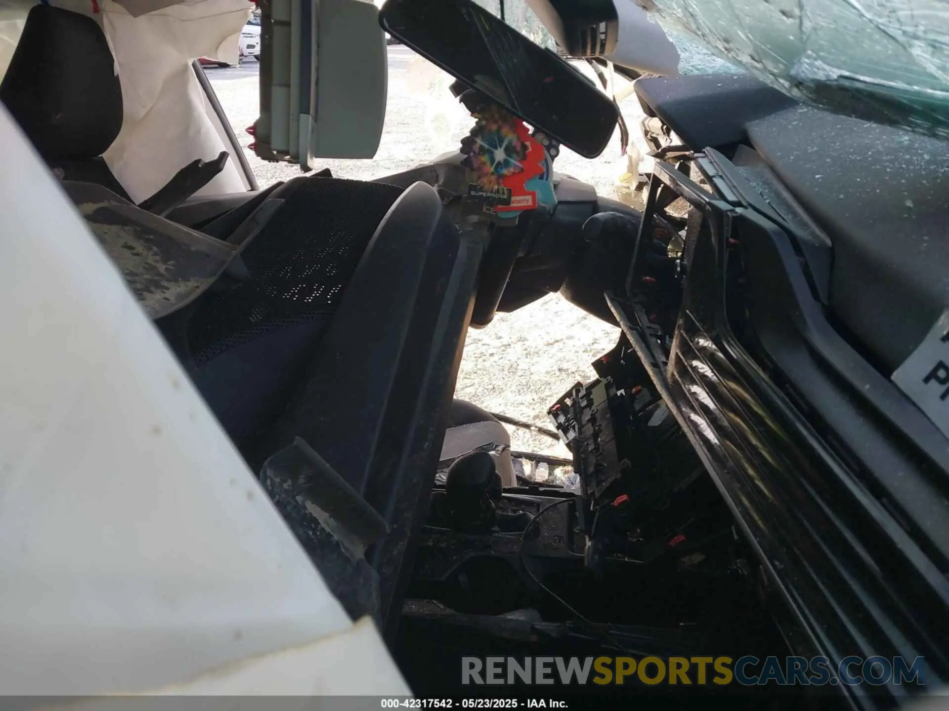5 fotografías del automóvil dañado 4T1DAACK5SU046593 TOYOTA CAMRY 2025